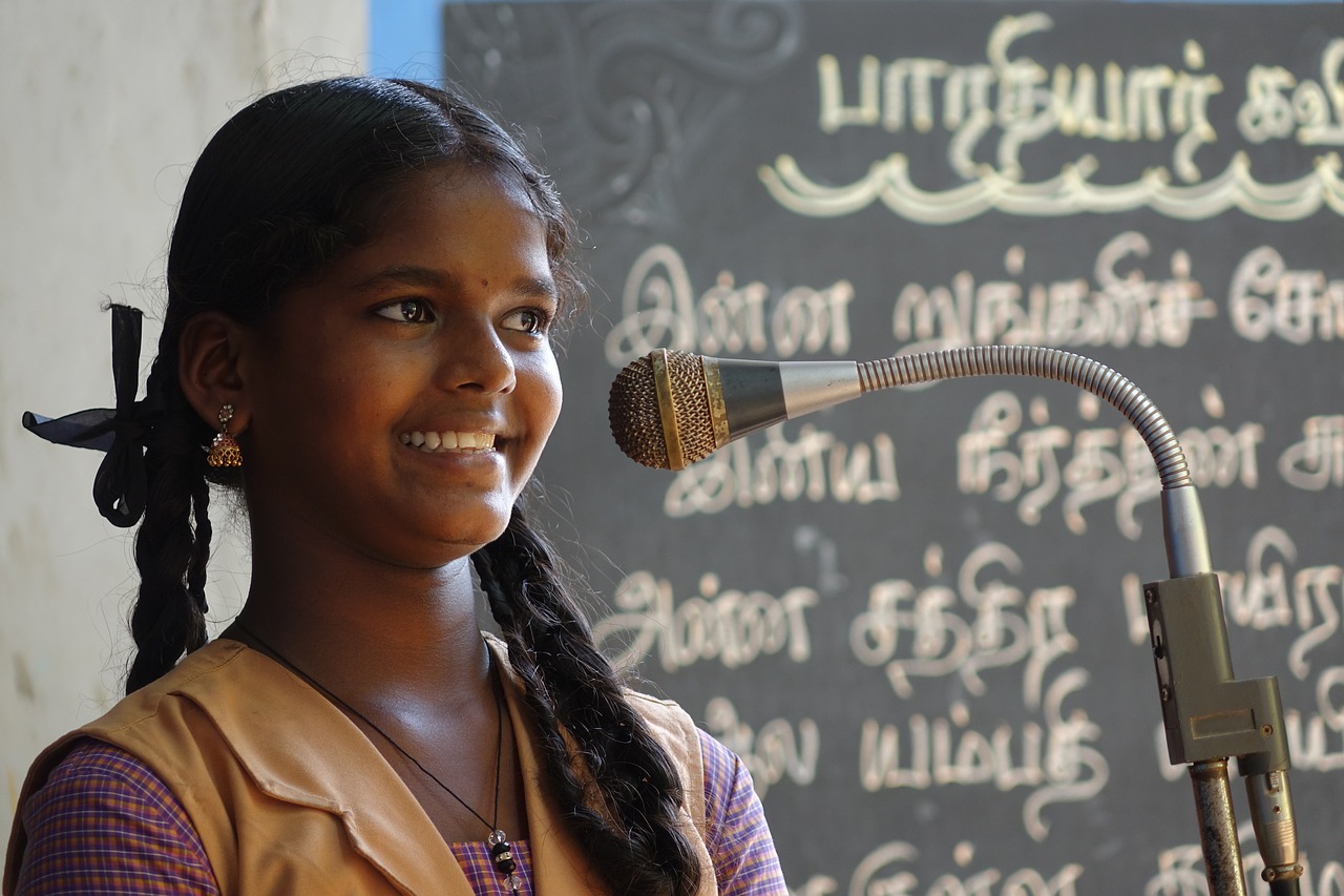 stage  speech  girl free photo