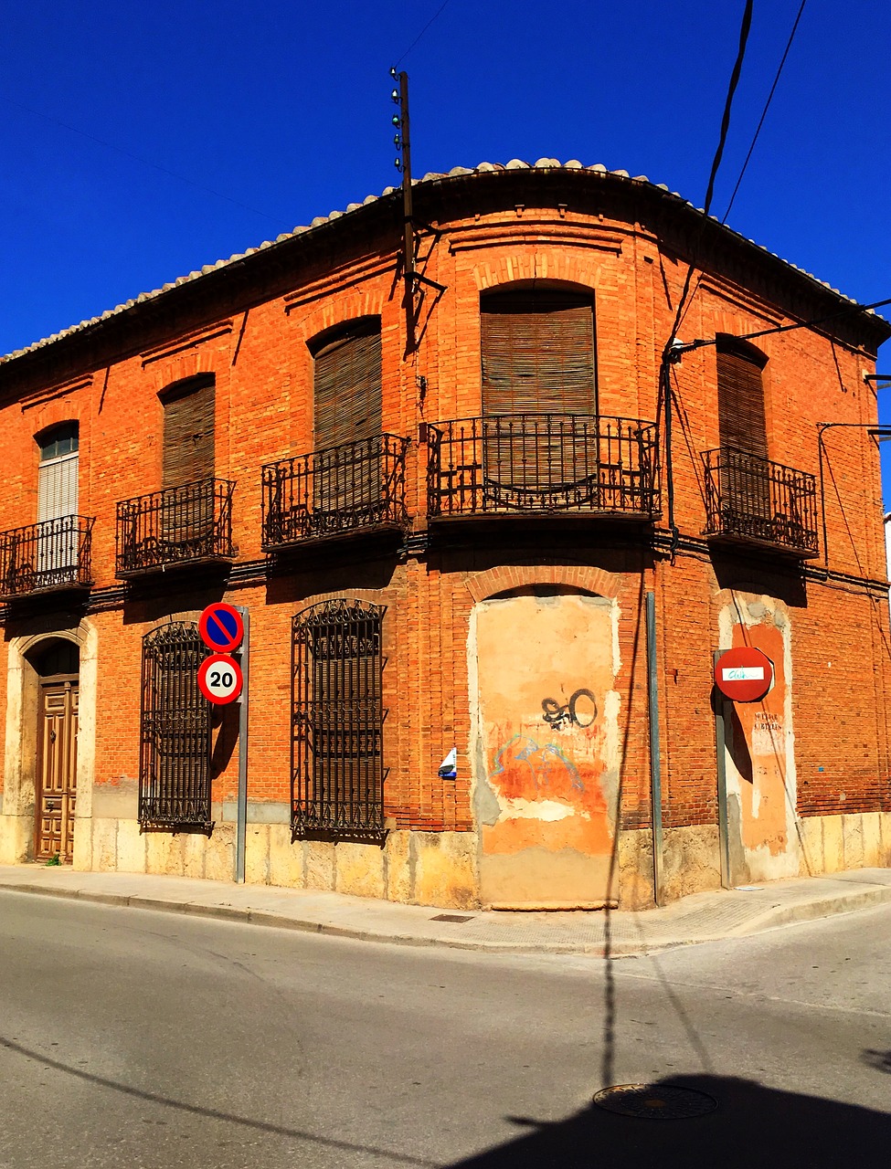 stain valdepeñas street free photo