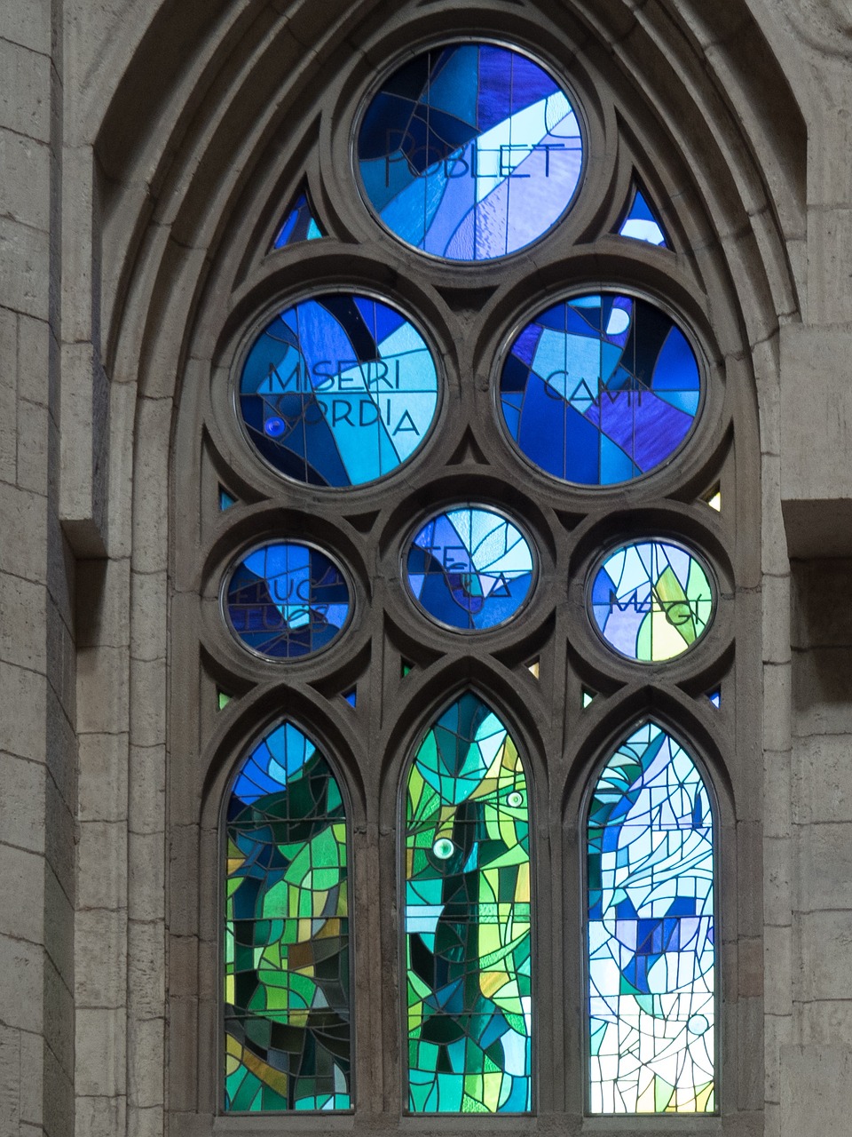 stained glass window cathedral sagrada família free photo
