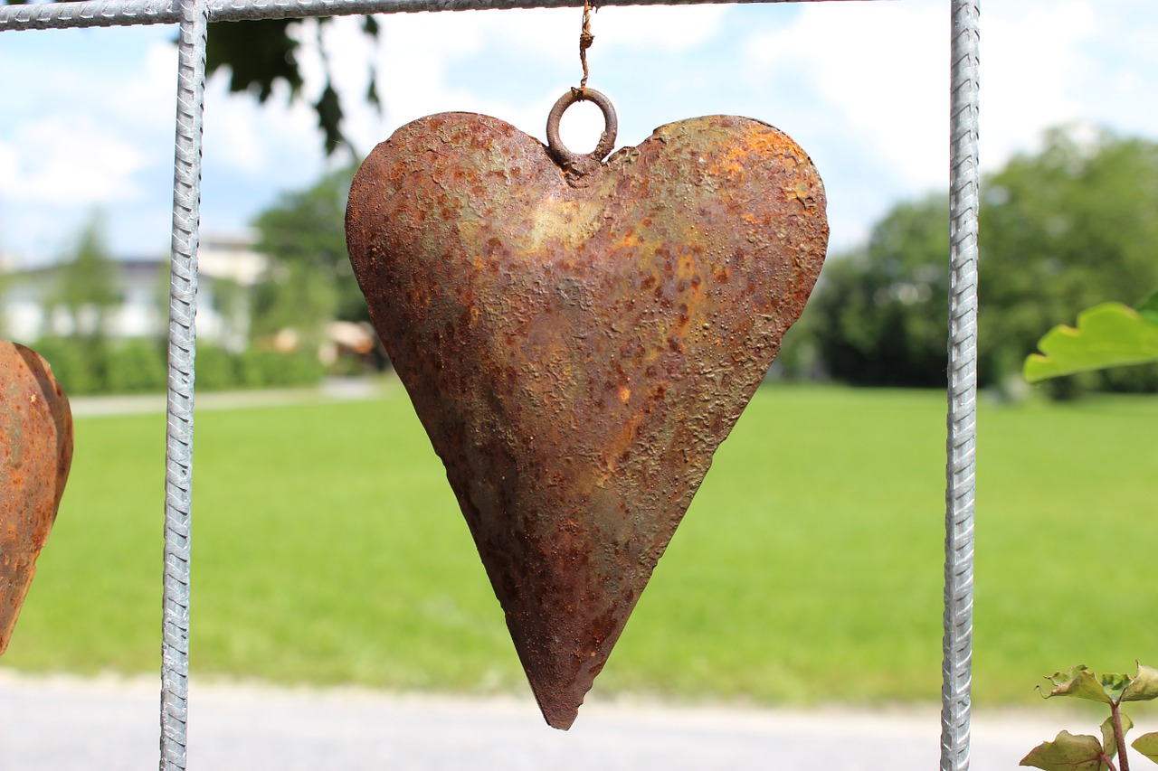 stainless rusty heart free photo