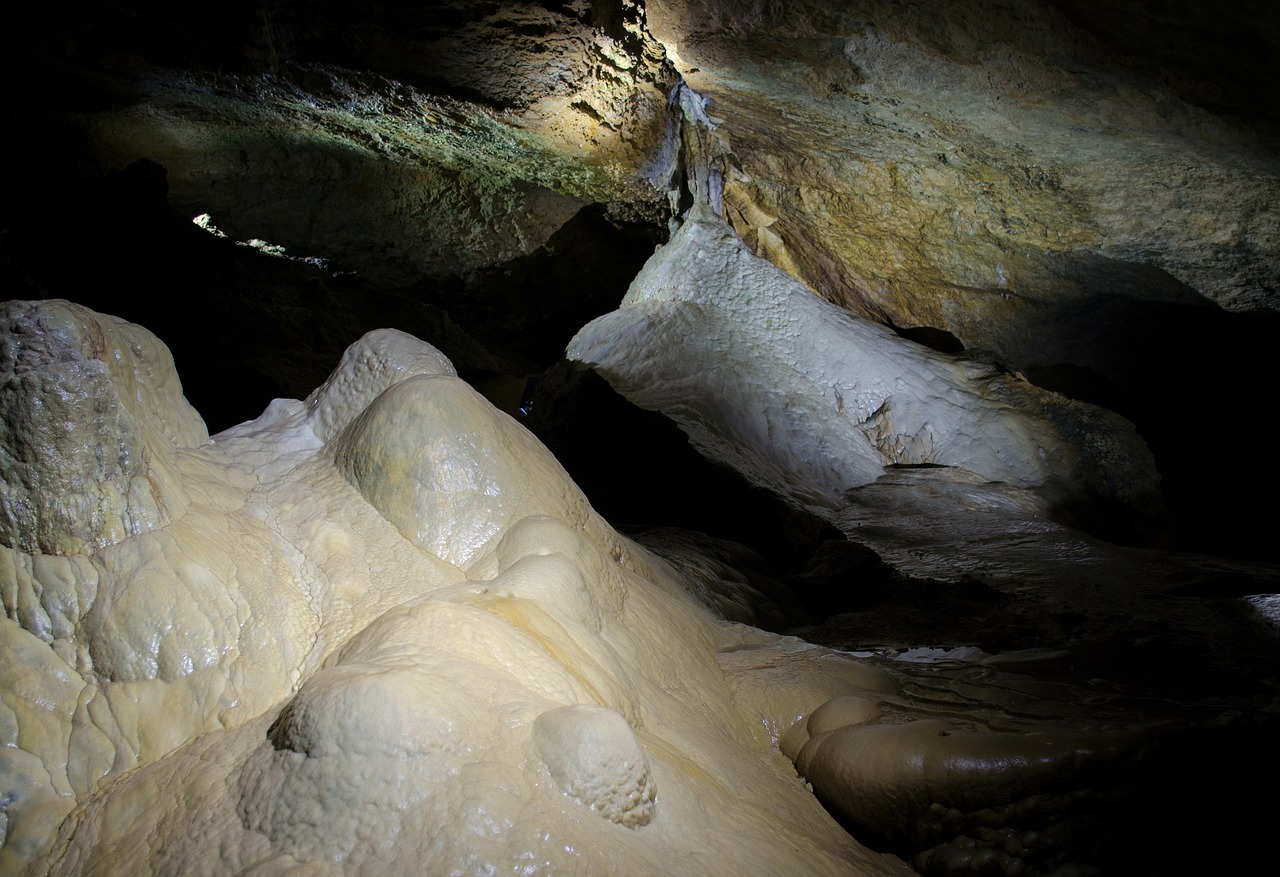 stalactite cave sophie cave stalagmites free photo