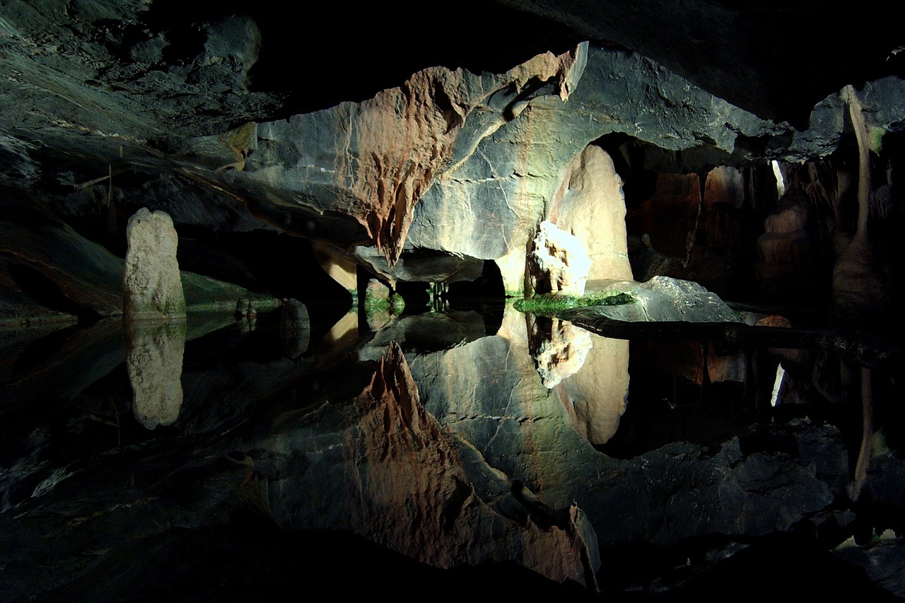 stalactites cave stalagmites free photo