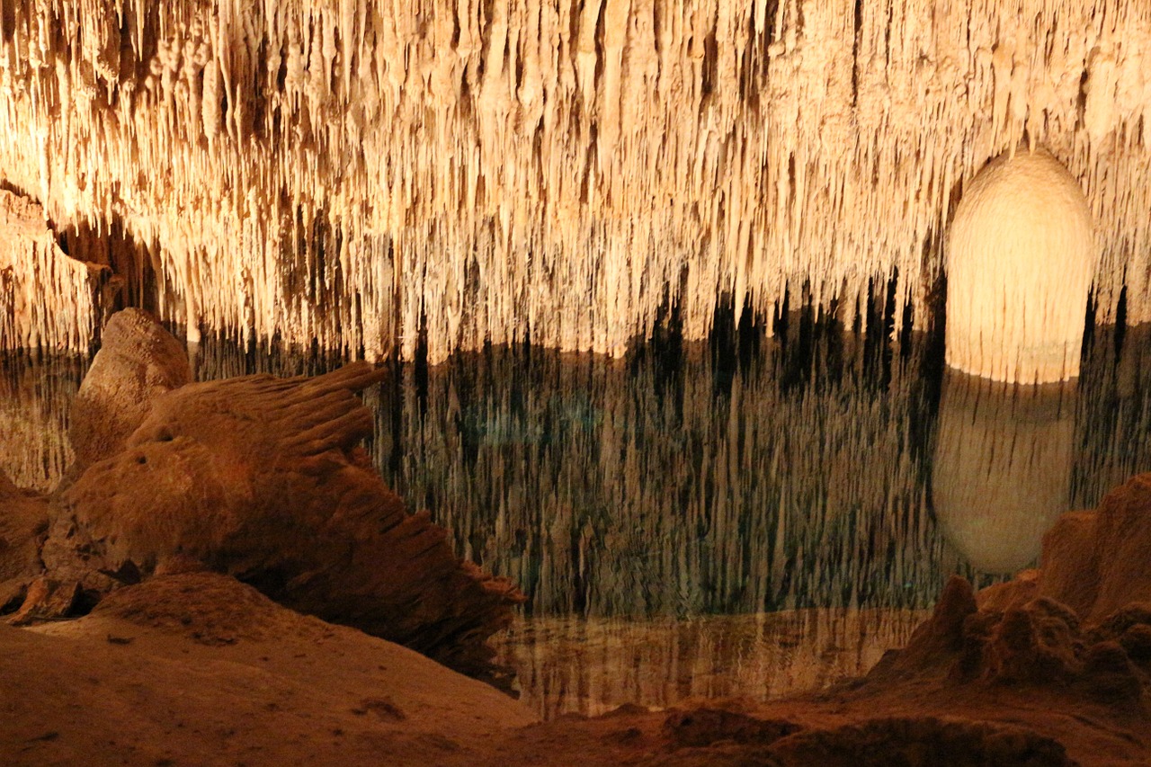 stalactites cave stalactite cave free photo