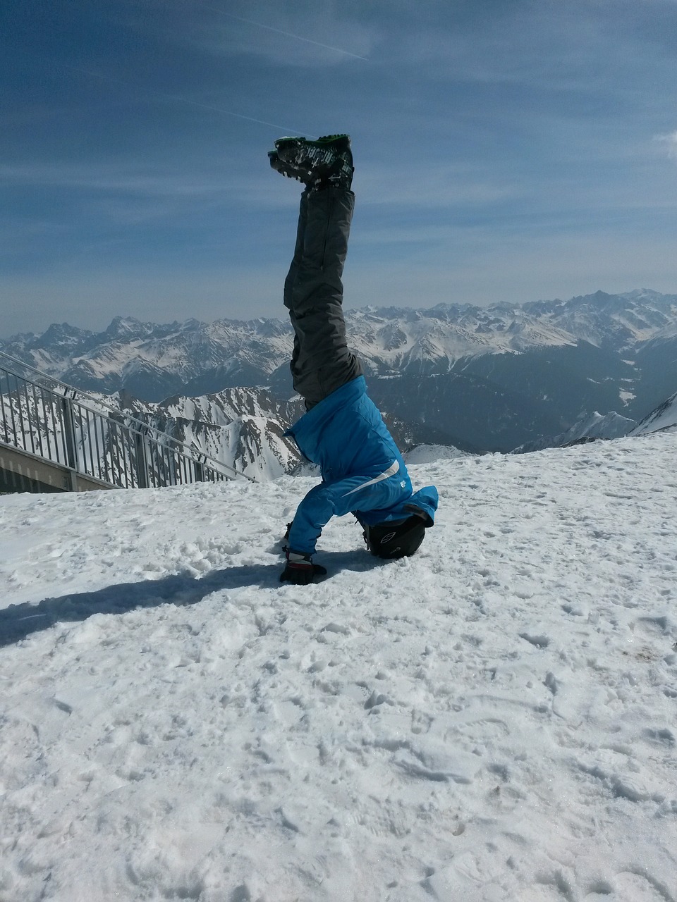 edit-free-photo-of-standing-on-your-head-handstand-learn-handstand