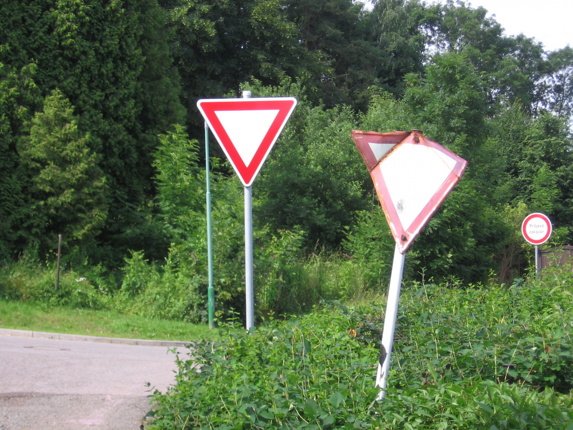 Старые дорожные знаки
