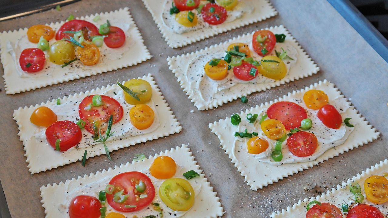 starter puff pastry tomatoes free photo