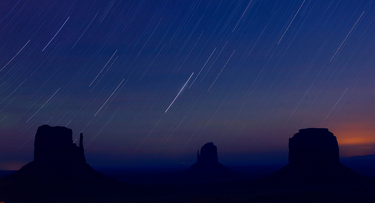 startrails monument valley night free photo