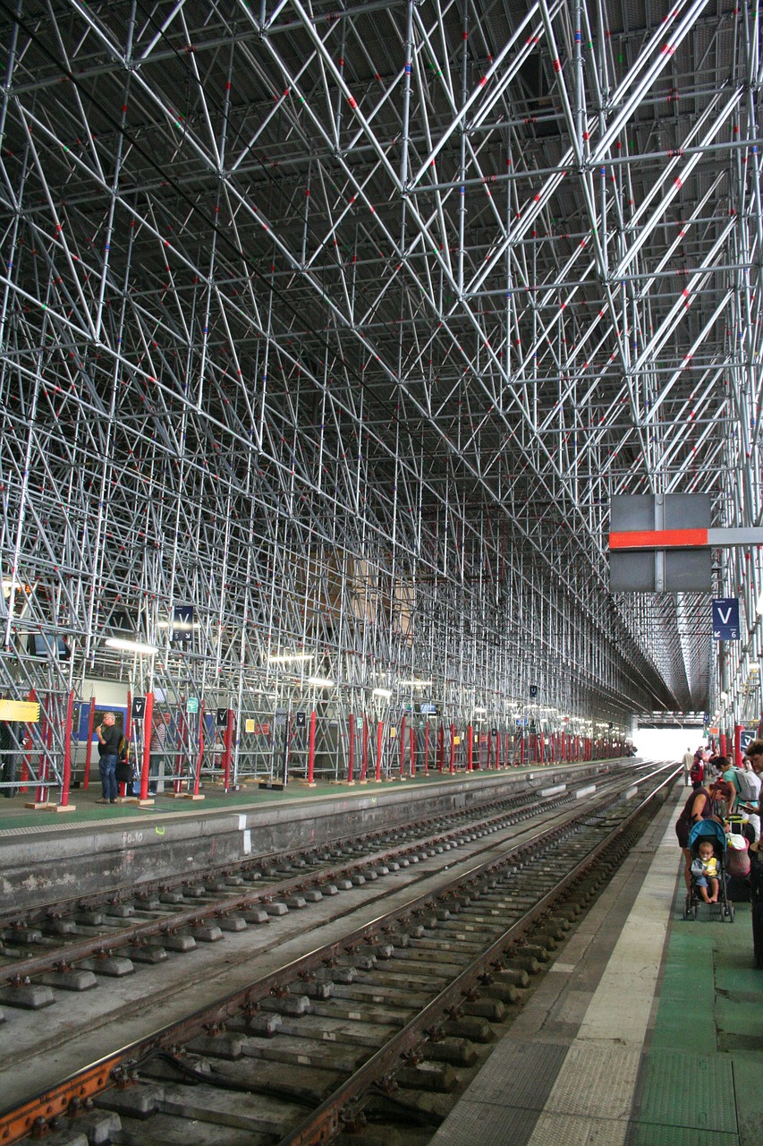 station train scaffoldings free photo