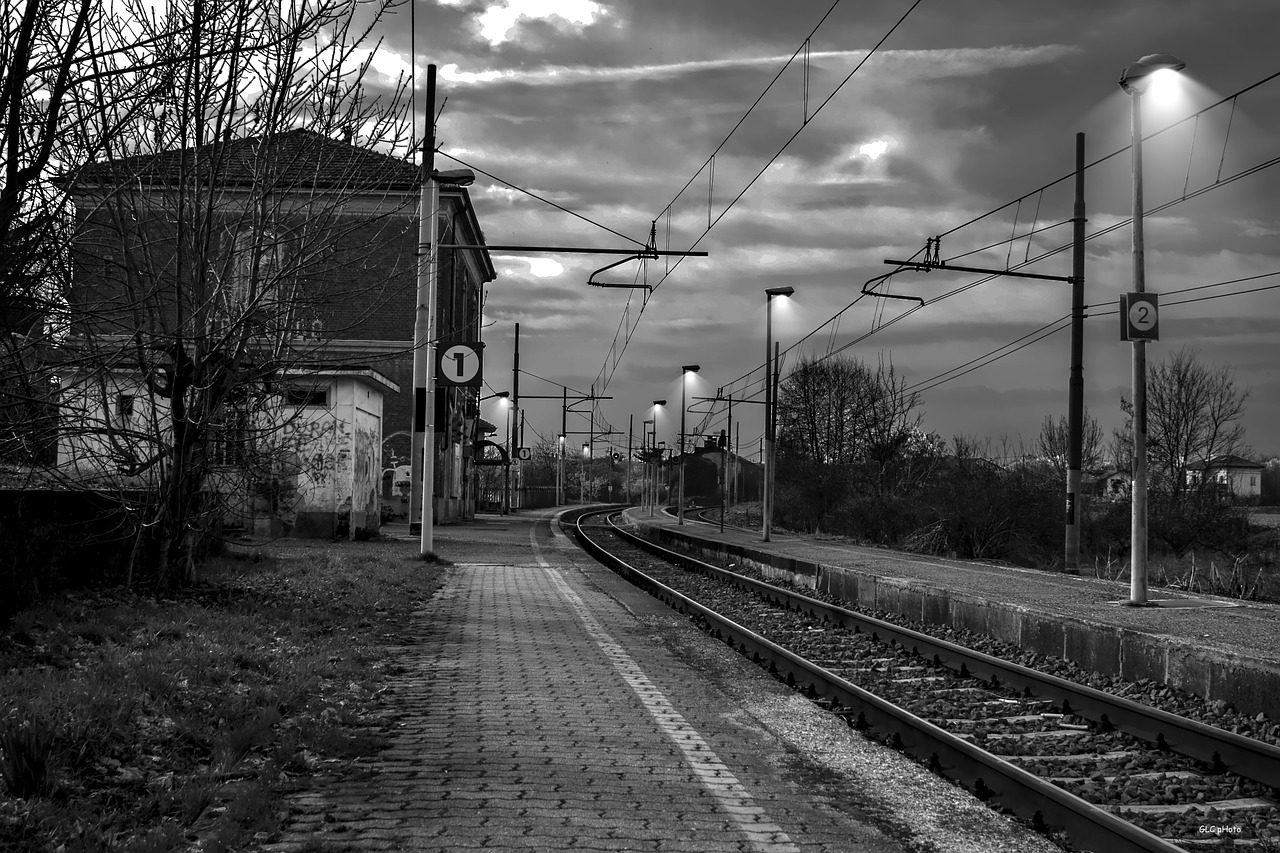 station train rails free photo