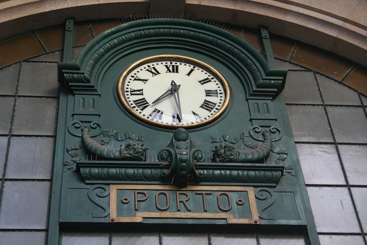 station clock porto são bento free photo