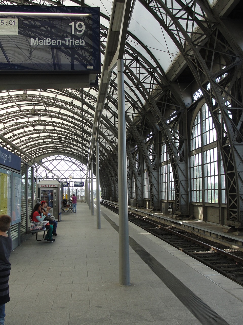 station dresden central station architecture free photo
