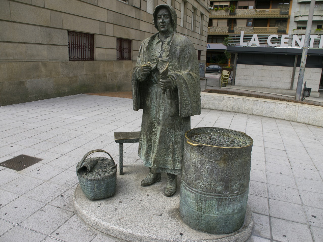 castiñeira statue women free photo