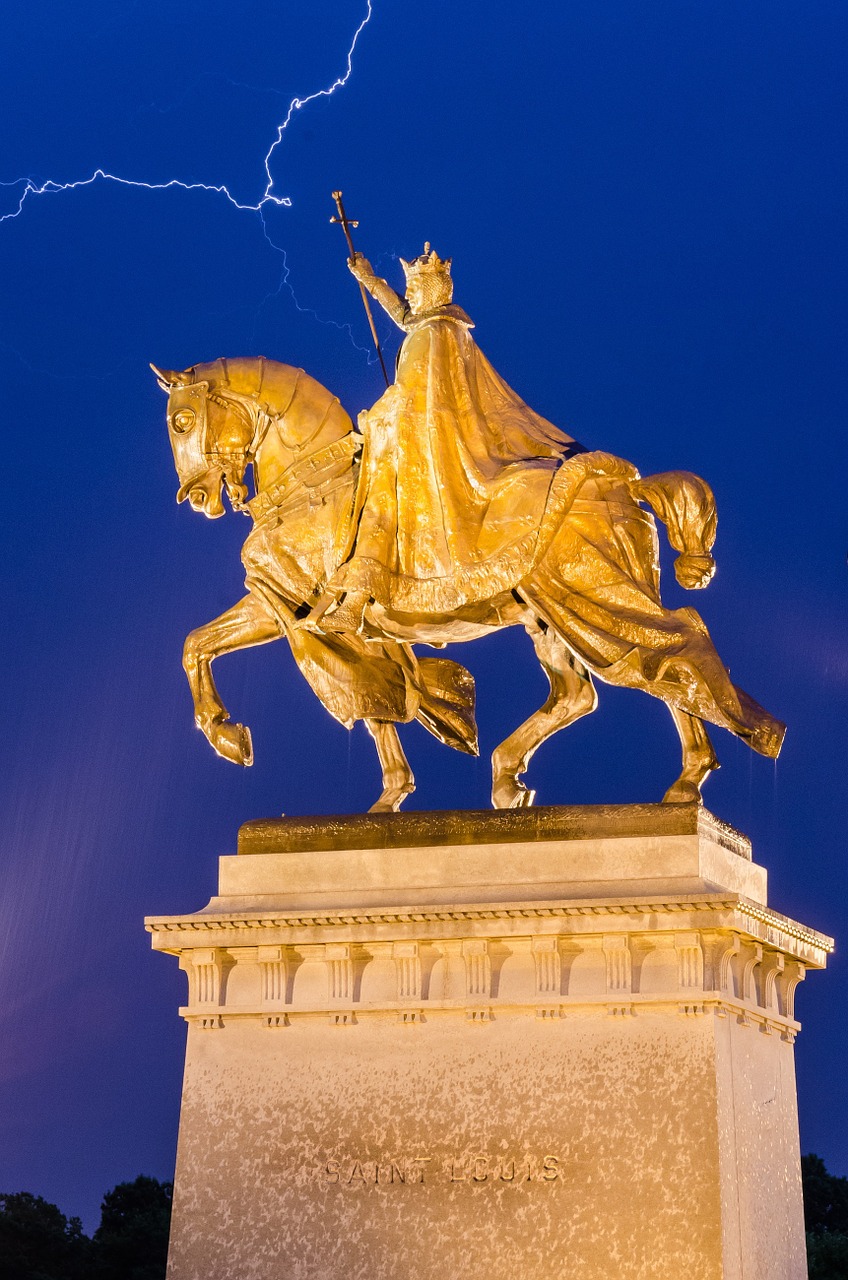 statue french king louis ix france free photo