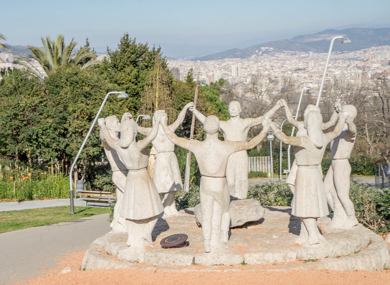 statue barcelona spain free photo