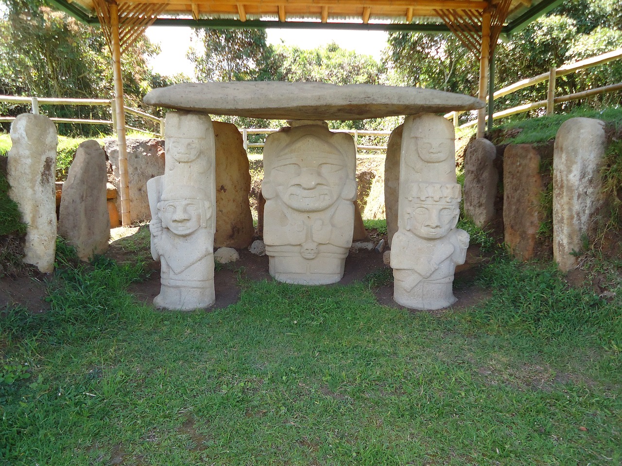 archaeological indigenous statue free photo