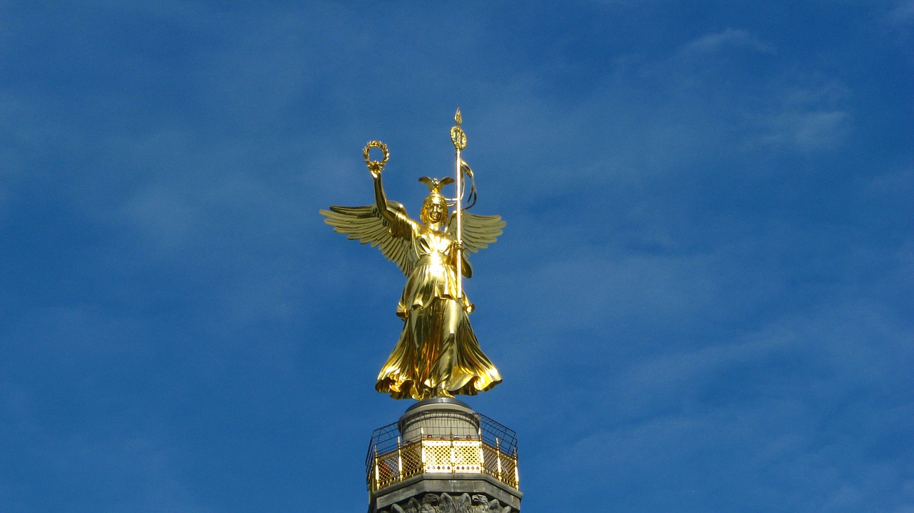 statue flight tourism free photo