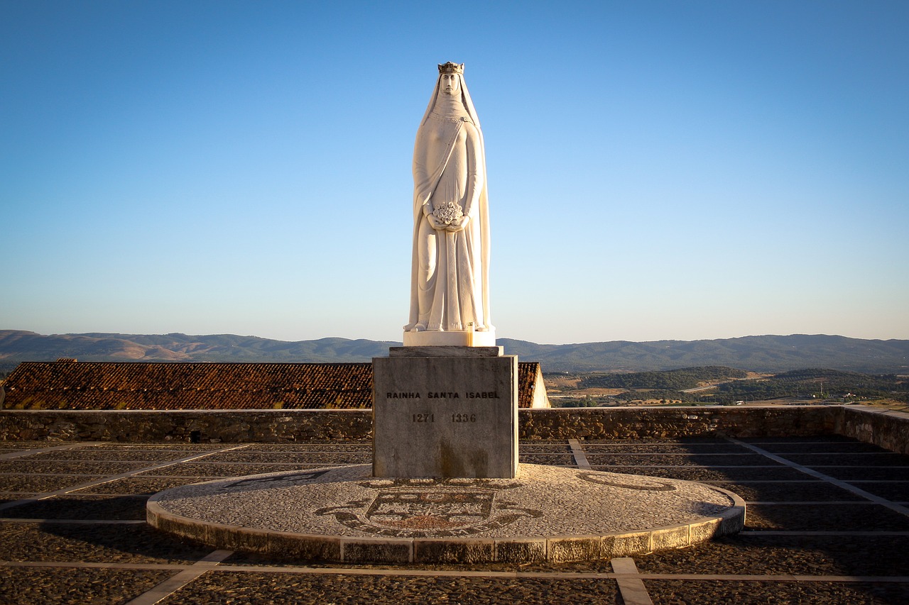 statue santa isabel queen estremoz free photo