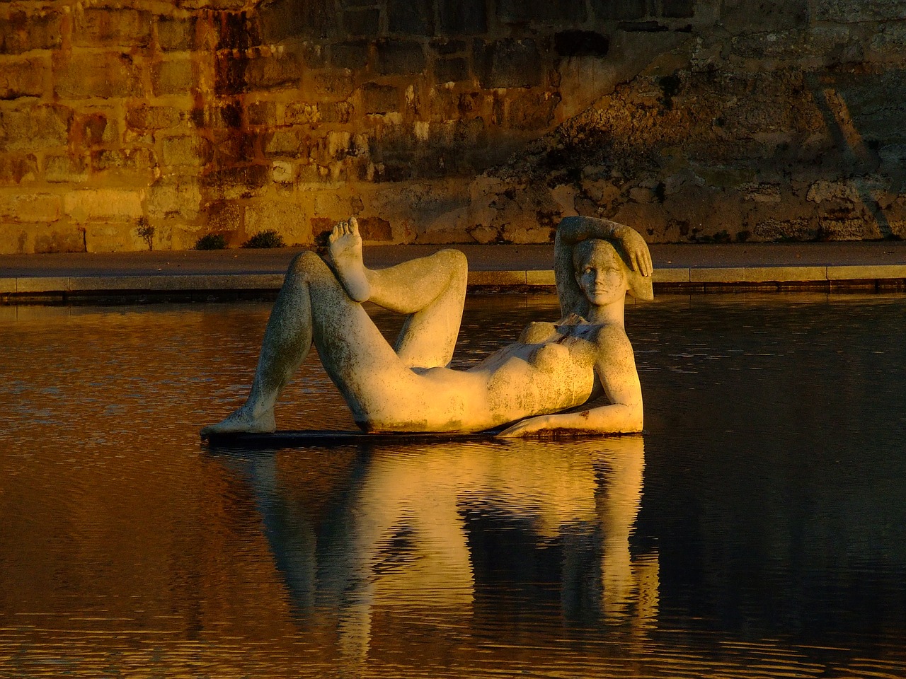 statue street portugal free photo