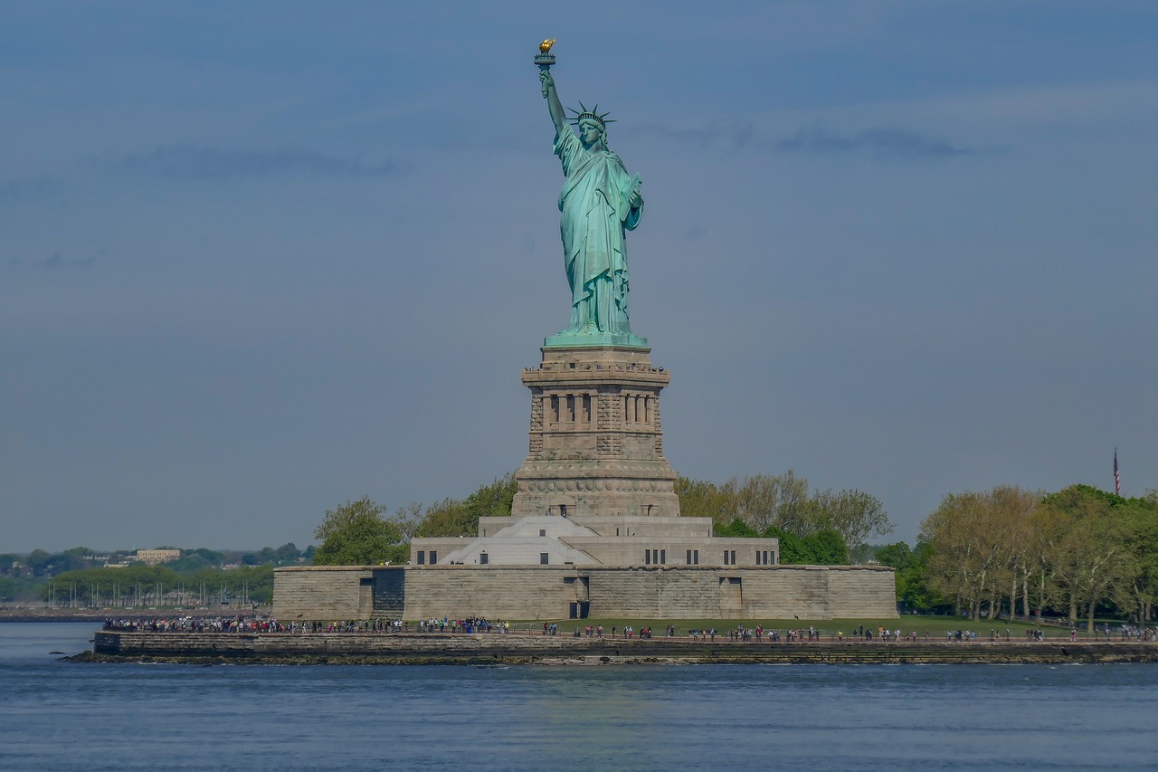 statue statue of liberty nyc free photo