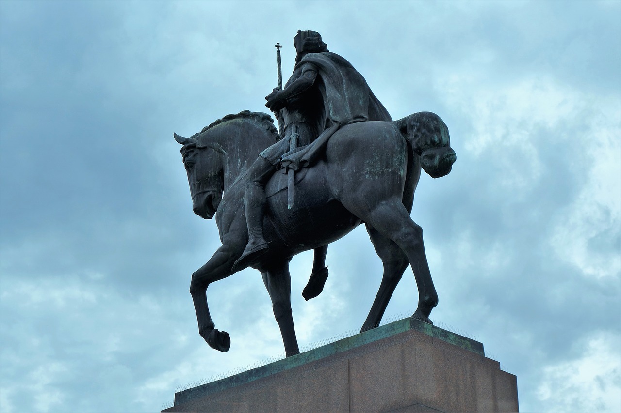 statue king tomislav historic free photo