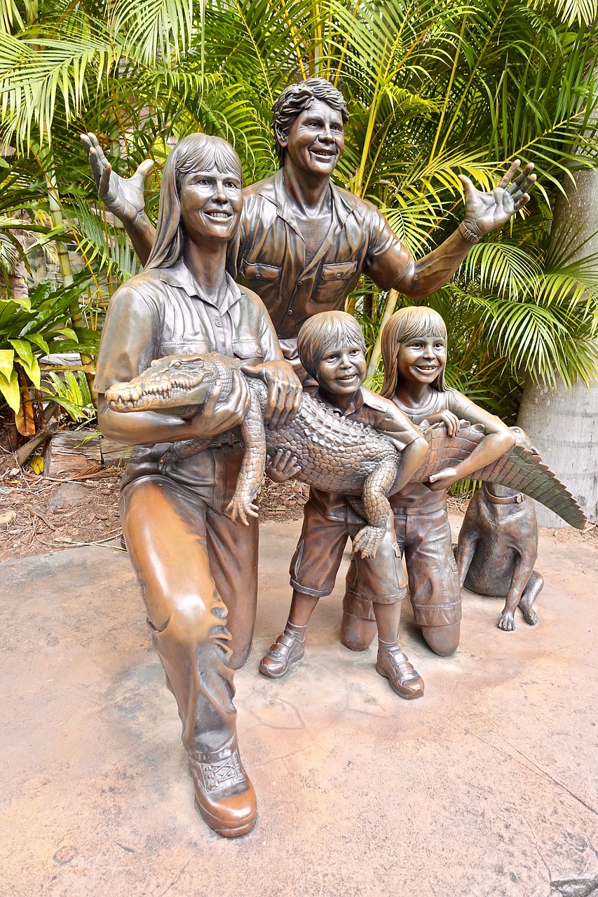 statue family bronze free photo