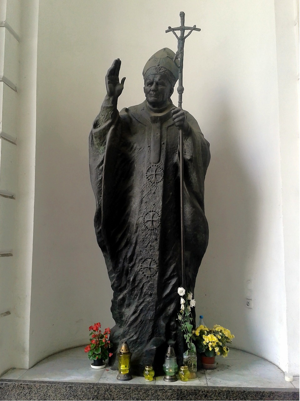 statue pope john paul ii warsaw free photo