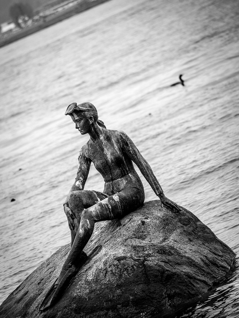 statue water black and white free photo