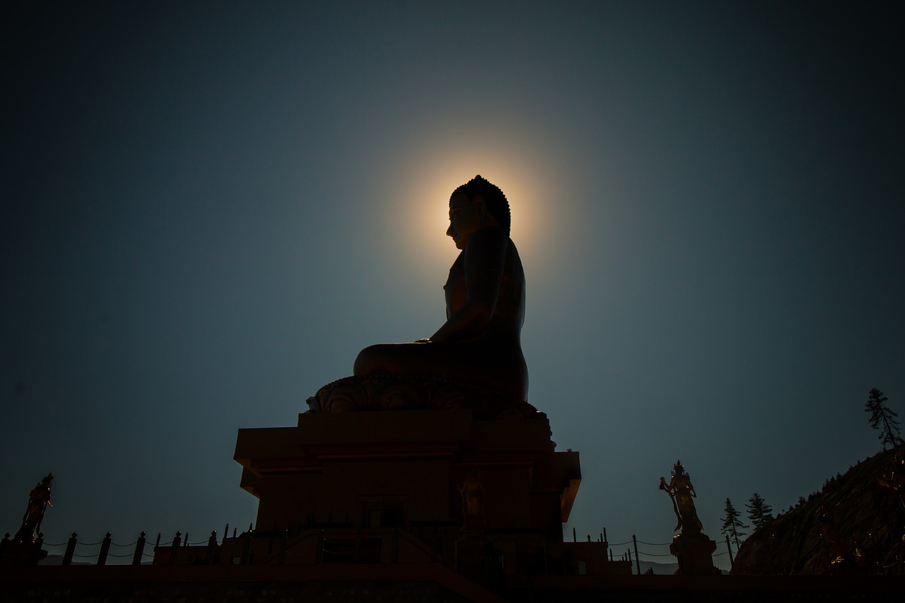 statue buddha light free photo