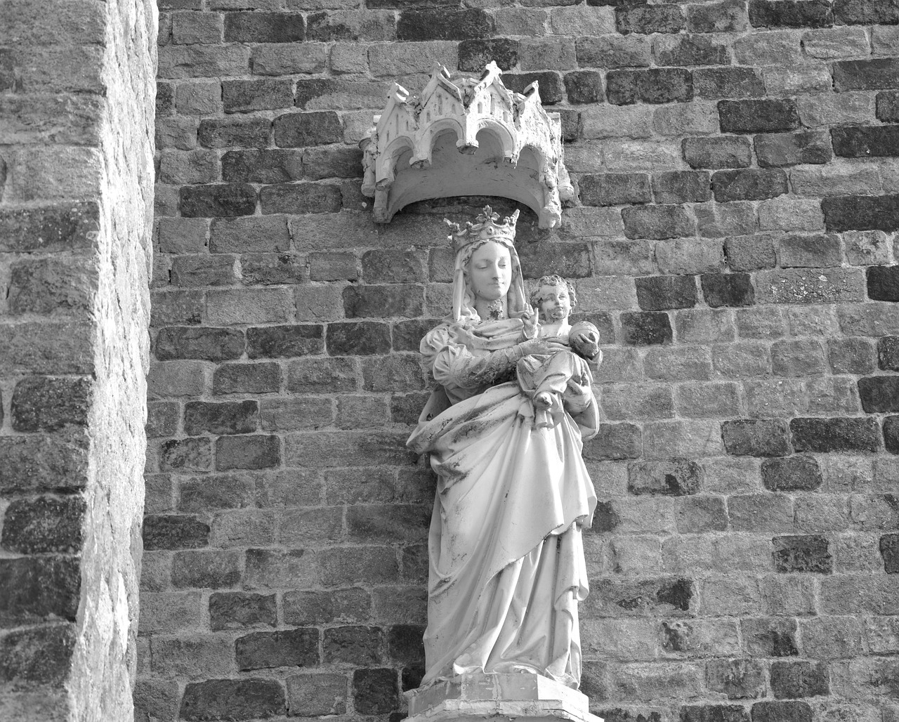 statue holy virgin mary jesus free photo