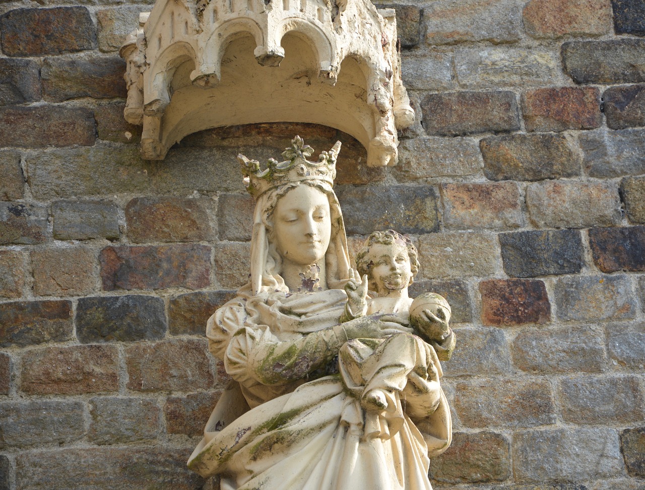 statue mary jesus portrait free photo