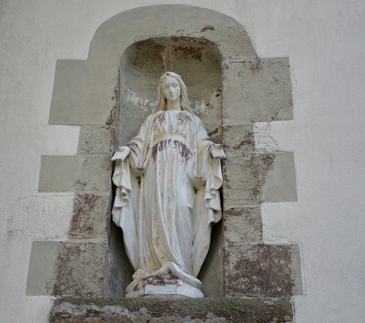 statue holy virgin religious figure free photo
