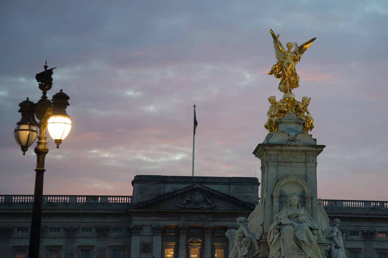 statue gold london free photo