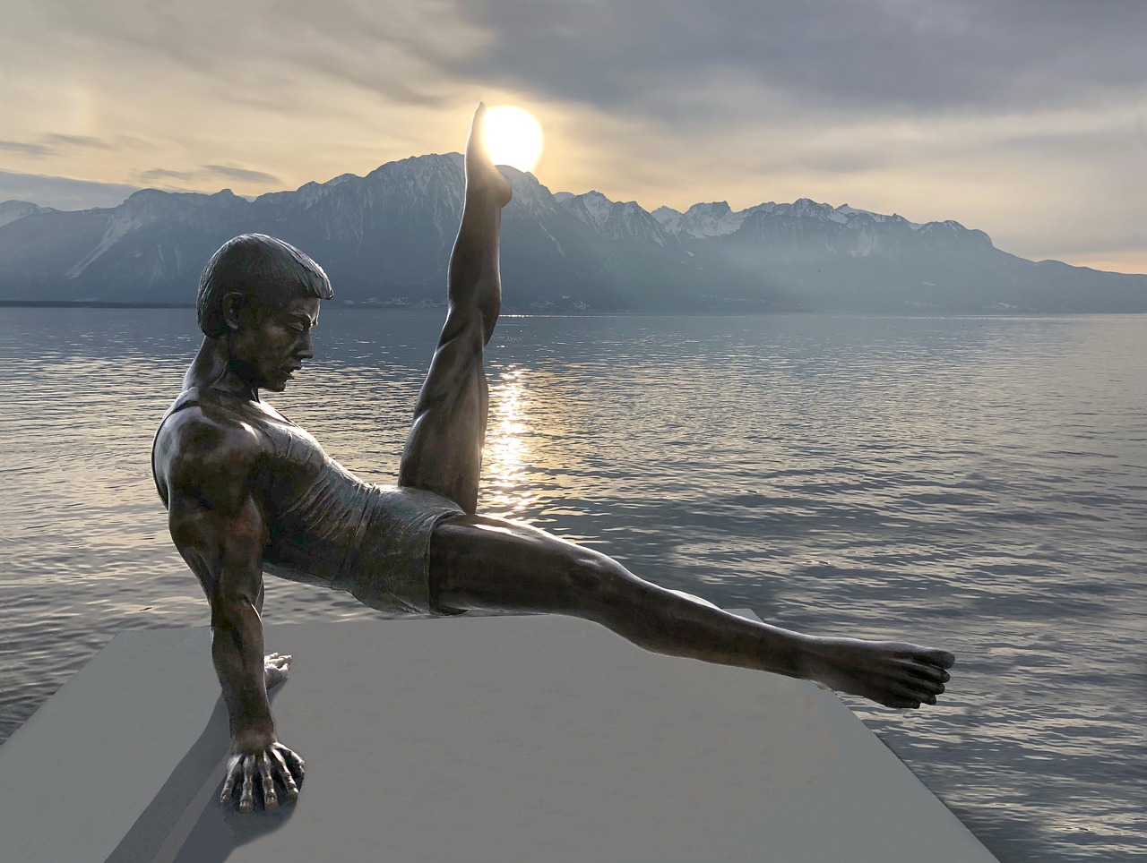 statue gymnast lake free photo
