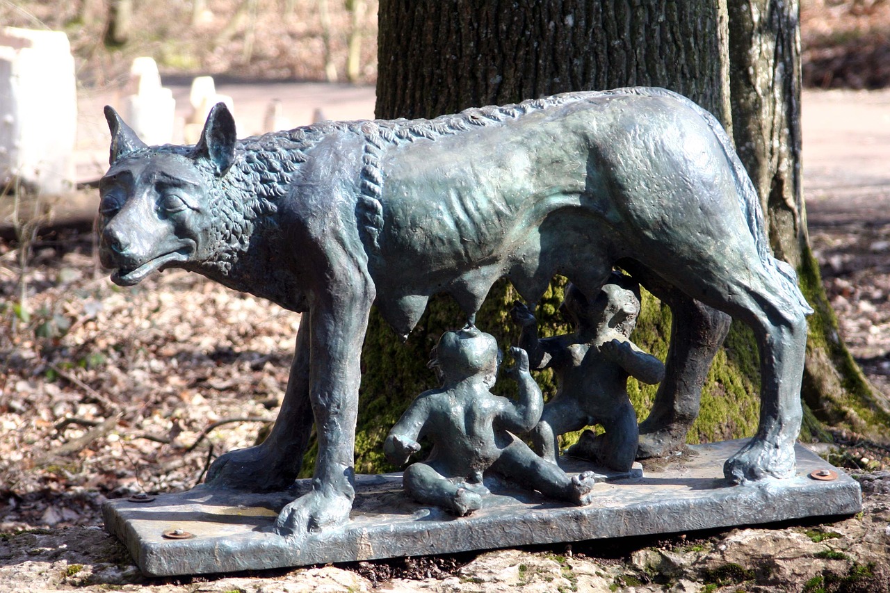 statue she wolf remus free photo