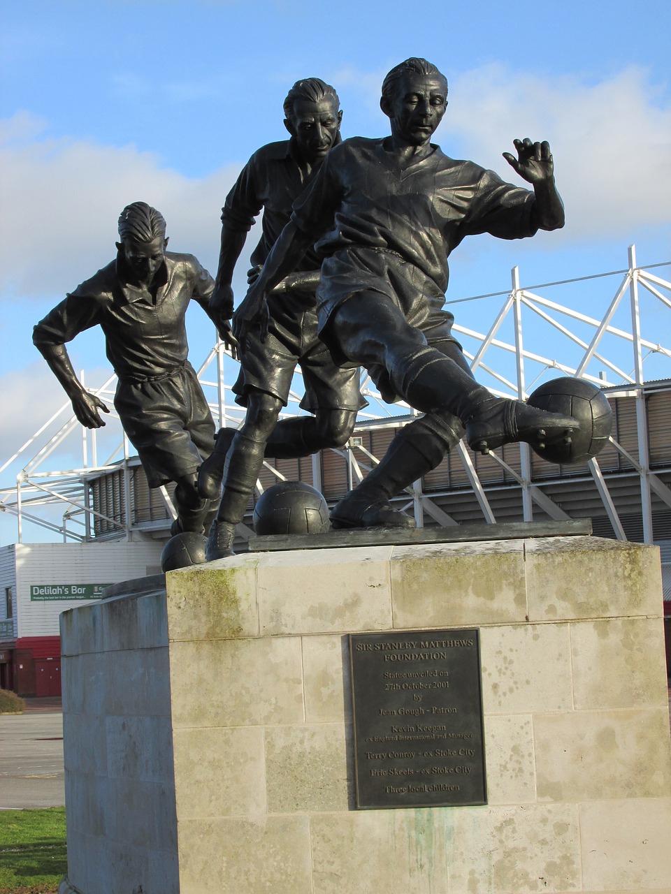 statue stanley matthews football free photo