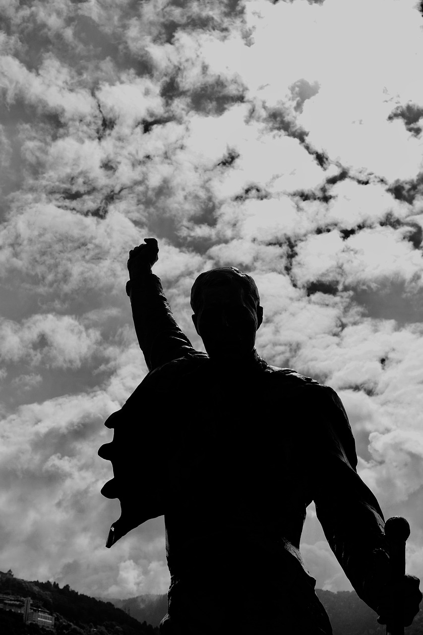 statue silhouette man free photo