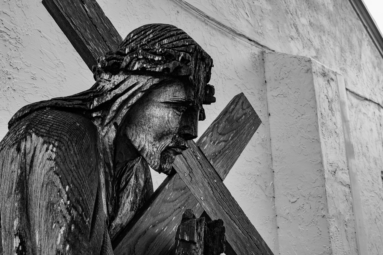 statue  wooden  religion free photo