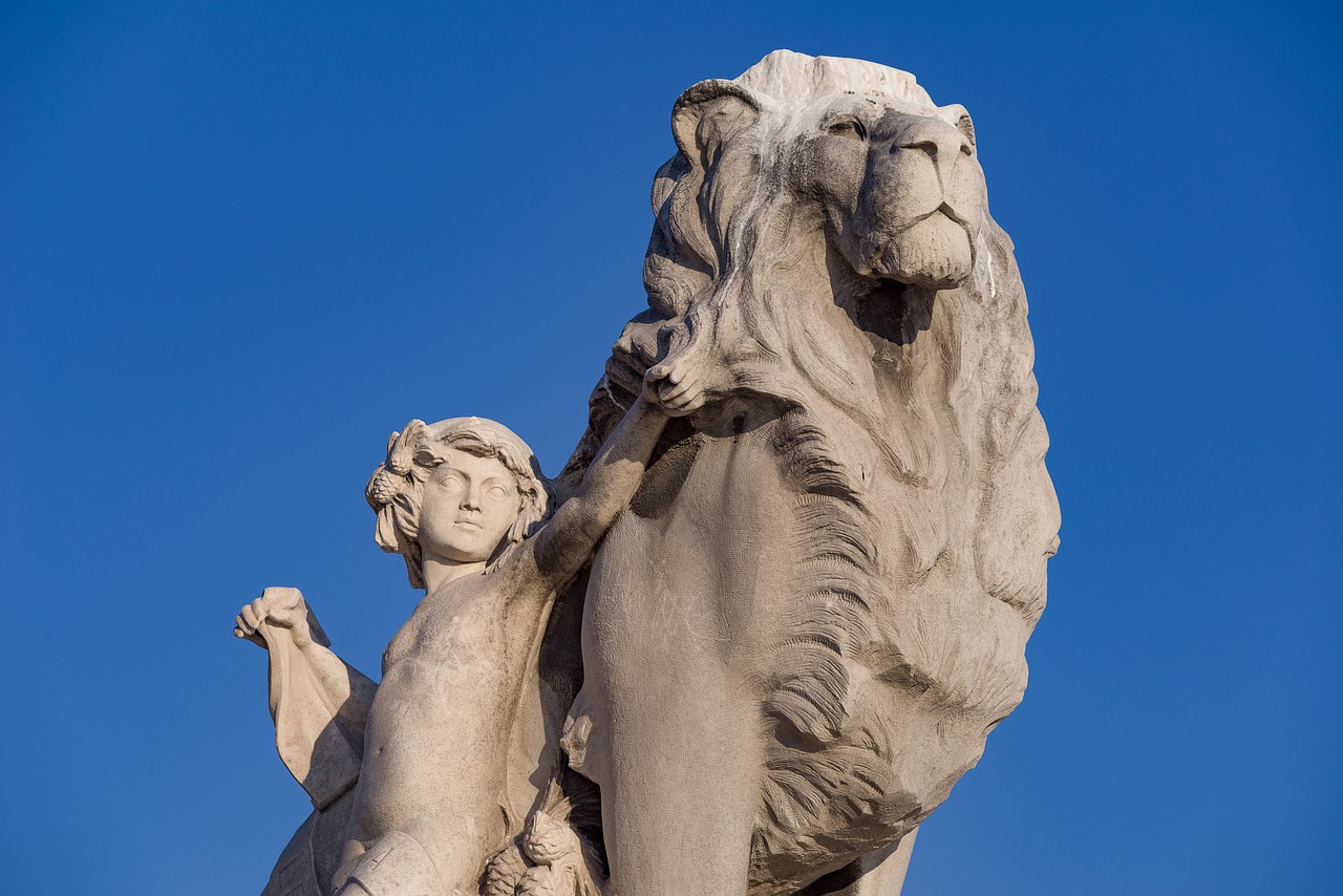львы статуи фото