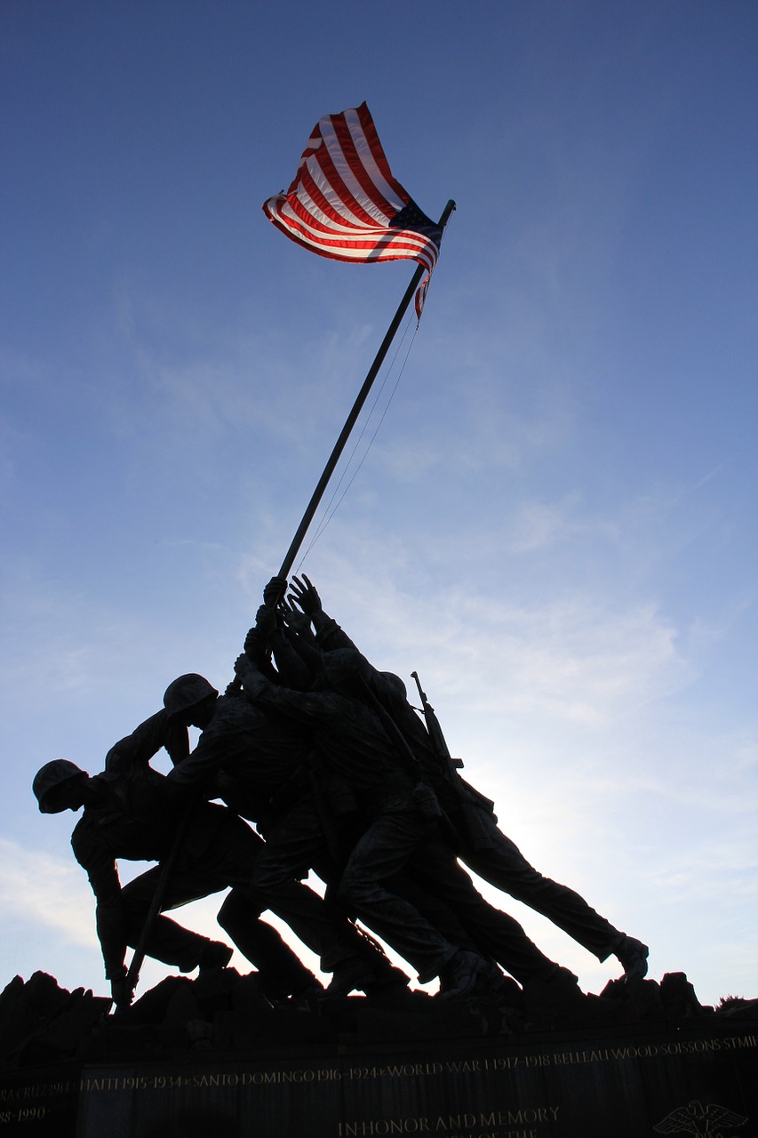 statue flag hero free photo