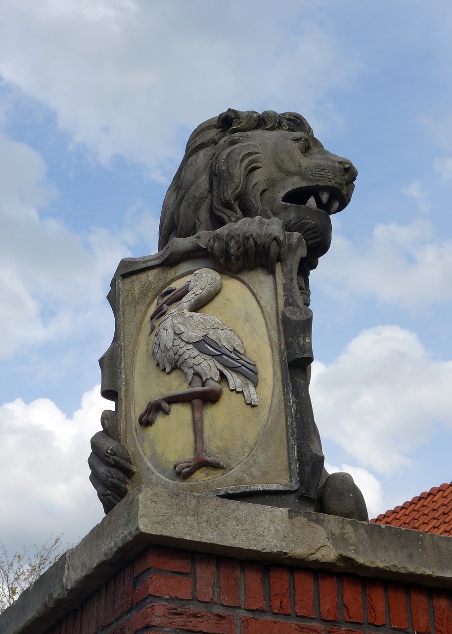 statue  the hague  lion free photo