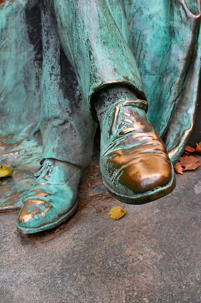 statue  bronze  shoe free photo