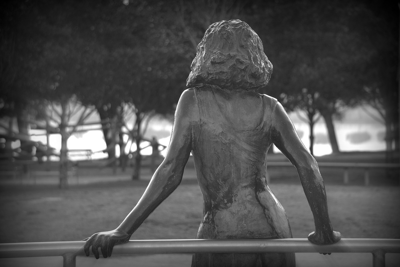 statue  women  figure free photo
