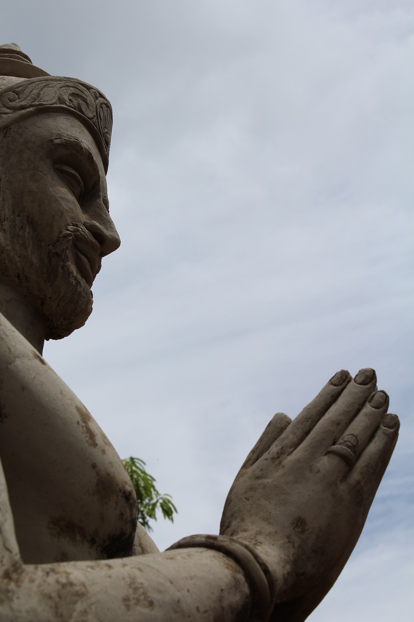 statue  kind  sri lanka free photo