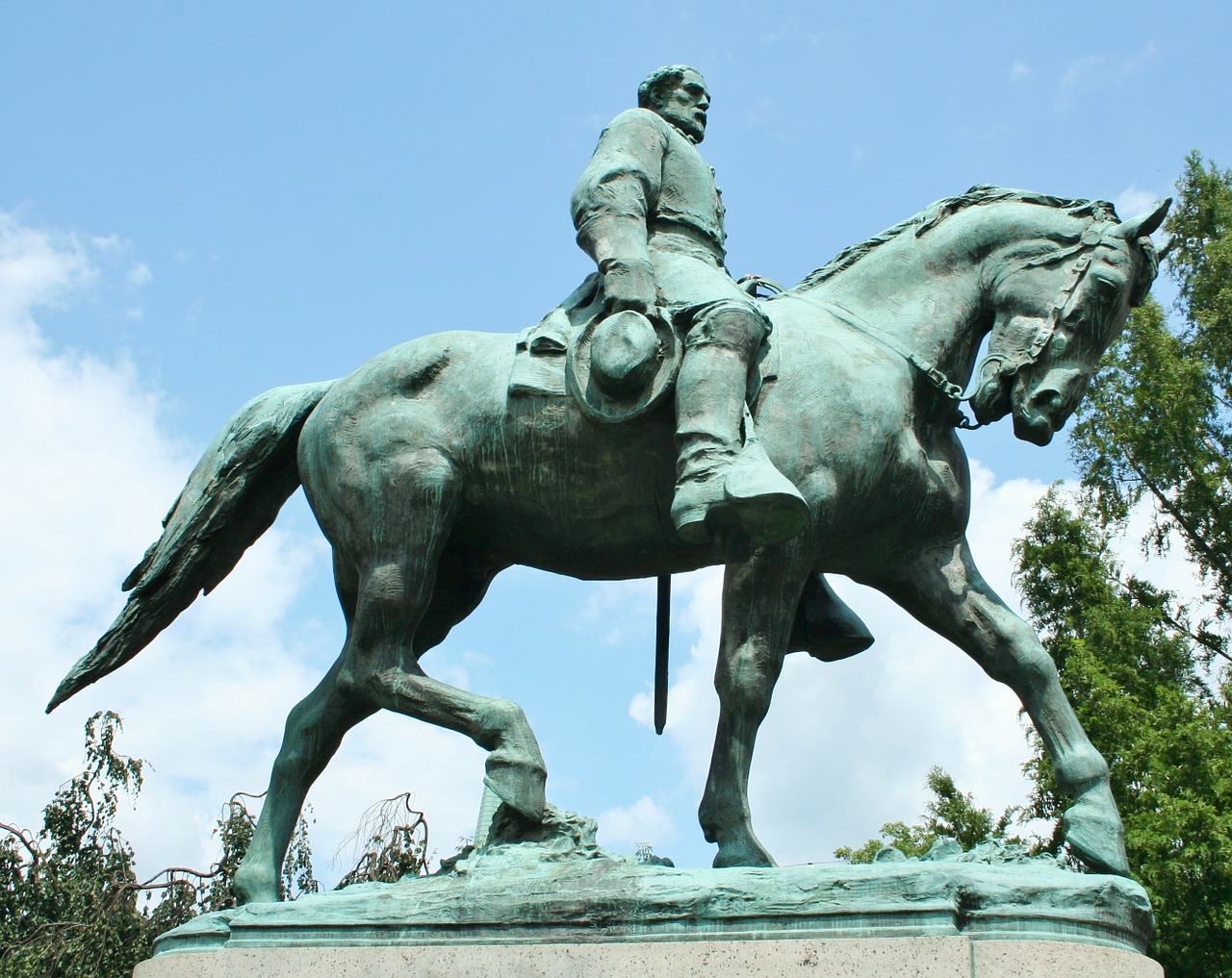 statue bronze horse free photo