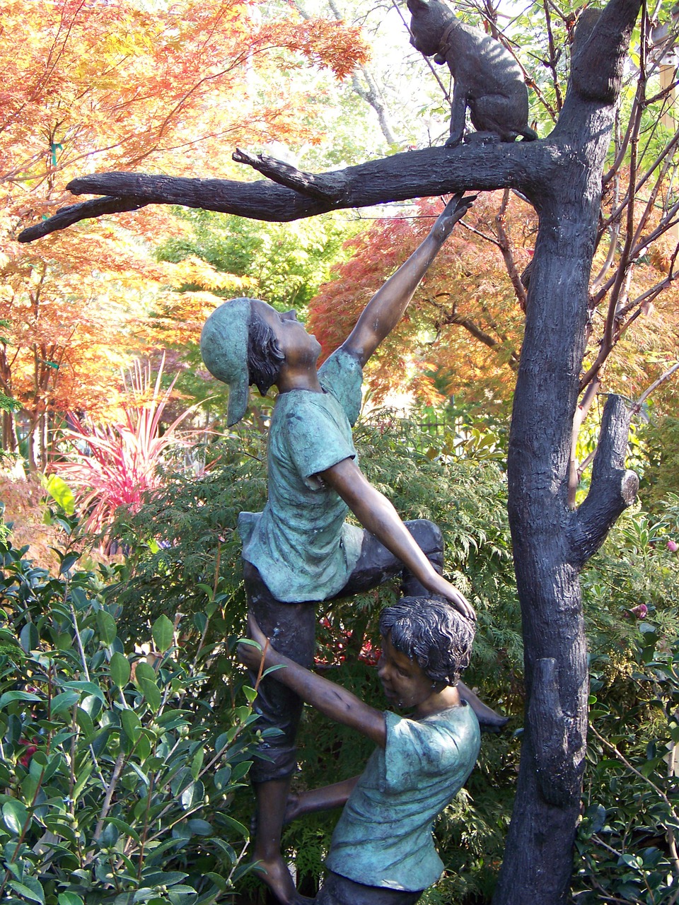 statue bronze garden statue free photo