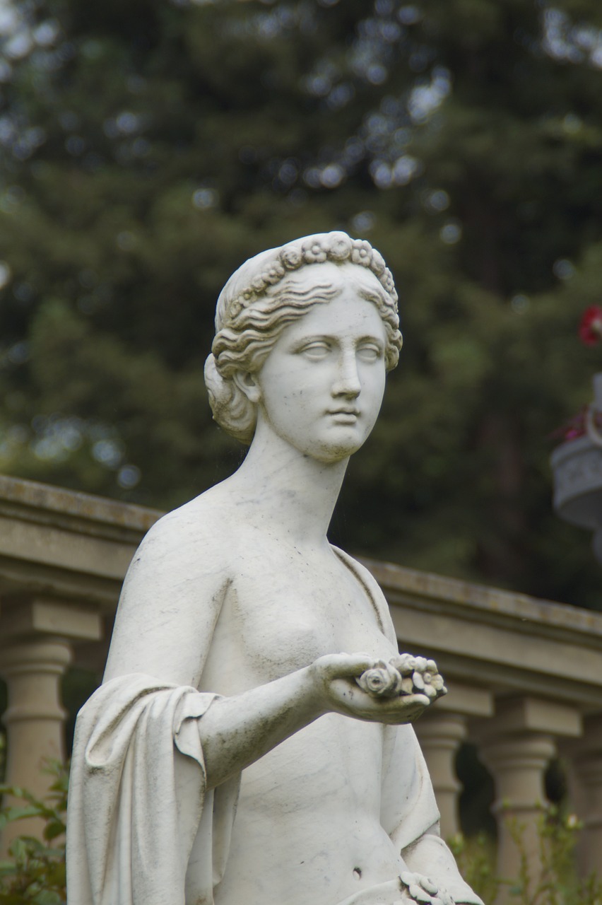 statue woman stone free photo
