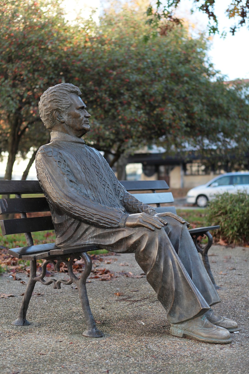 statue bronze man free photo