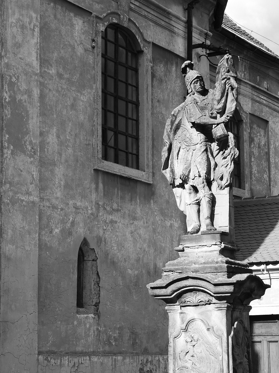 statue stone knight free photo