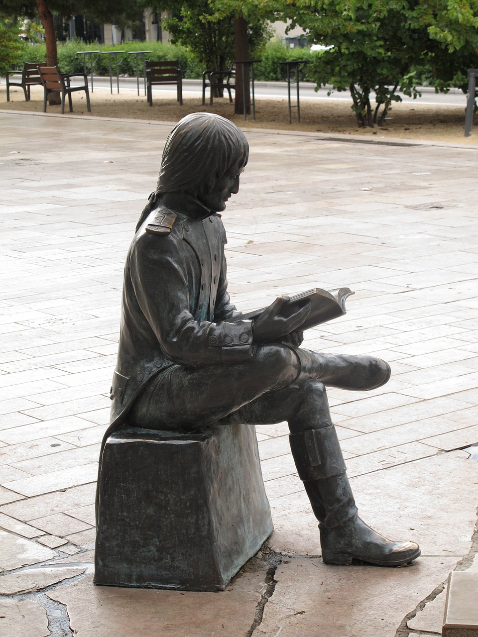 statue reading man free photo