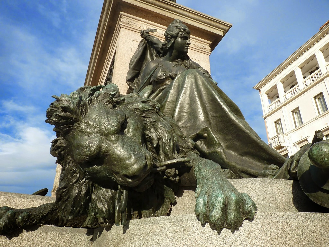 statue lion rome free photo